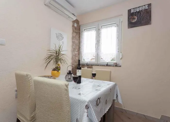 In 5257 Apartment