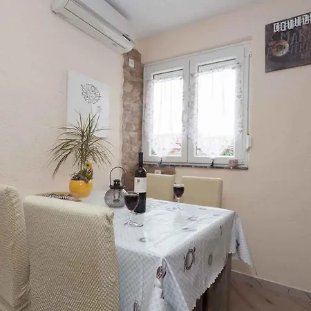 In Crikvenica 5257 Apartment