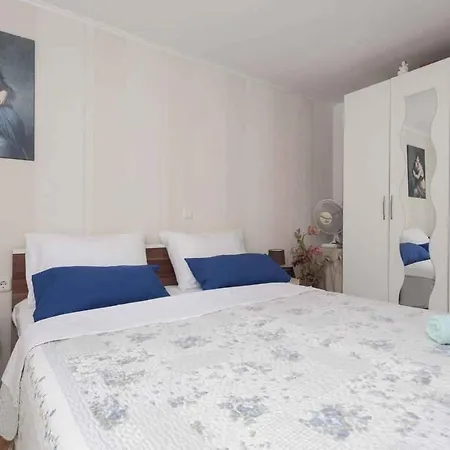 In Crikvenica 5257 Apartment *